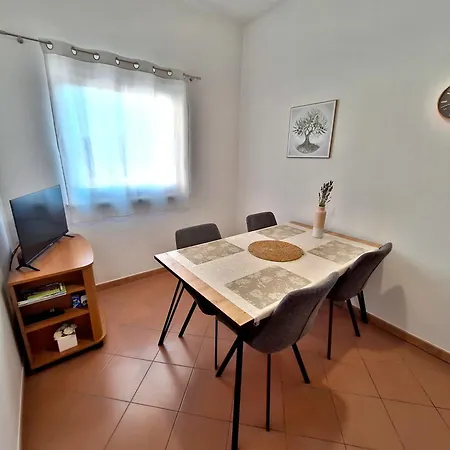 Pergola With Mediterranean Garden & Bbq Apartament *