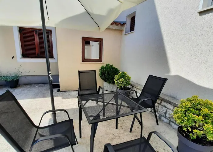 Pergola With Mediterranean Garden & Bbq شقة *