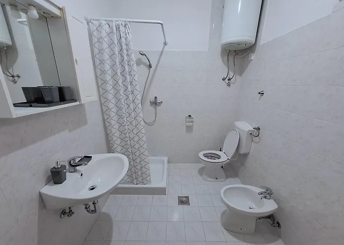 Pergola With Mediterranean Garden & Bbq Apartment