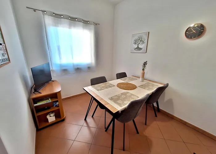 Pergola With Mediterranean Garden & Bbq Apartment *